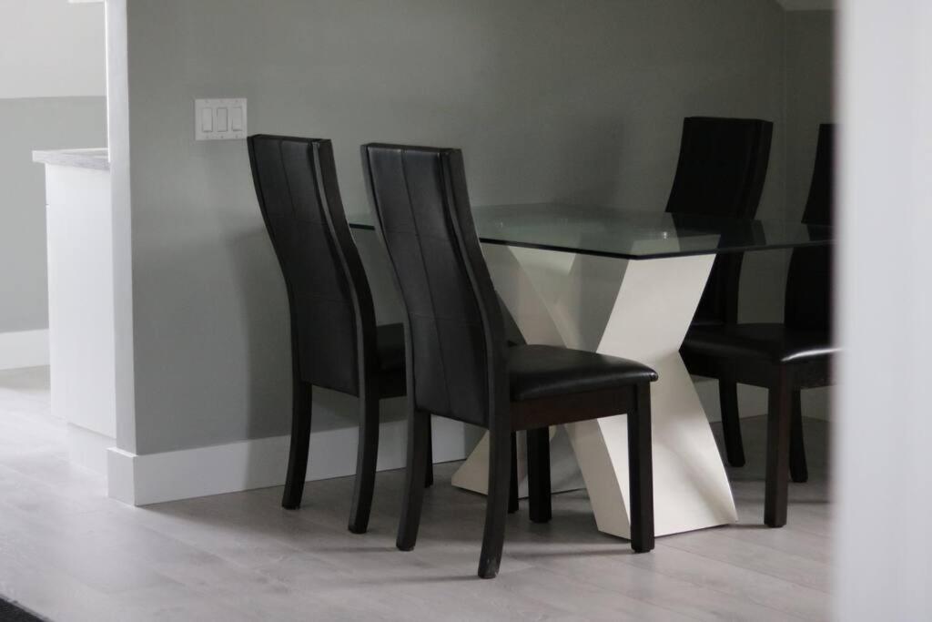 Unique Modern Luxury 2 Bedroom Apartment Rental Chapleau Eksteriør billede