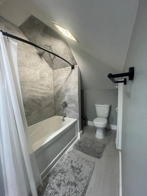 Unique Modern Luxury 2 Bedroom Apartment Rental Chapleau Eksteriør billede